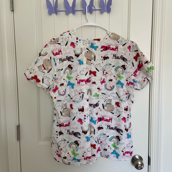 NWOT | Zoe & Chloe women’s v-neck white dog butterfly scrub top with pockets‎ XL - Picture 5 of 5